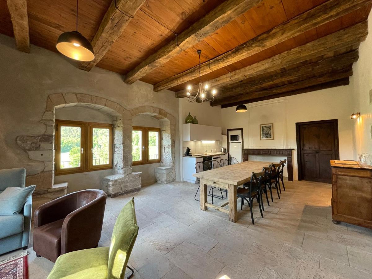 Chateau De Latour Sur Sorgue Marnhagues-et-Latour Esterno foto