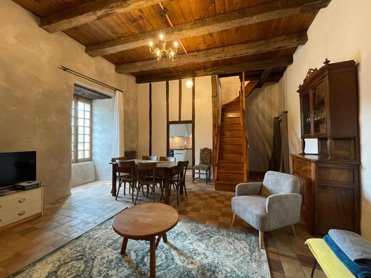 Chateau De Latour Sur Sorgue Marnhagues-et-Latour Esterno foto